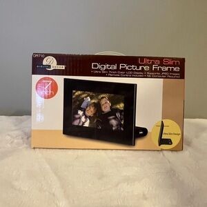 NWT 7 inch digital picture frame ultra slim never been out of the package
